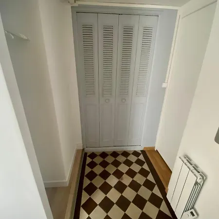 J'entends Le Lit, Le Renard Et Le Parking...-t2 Appartement